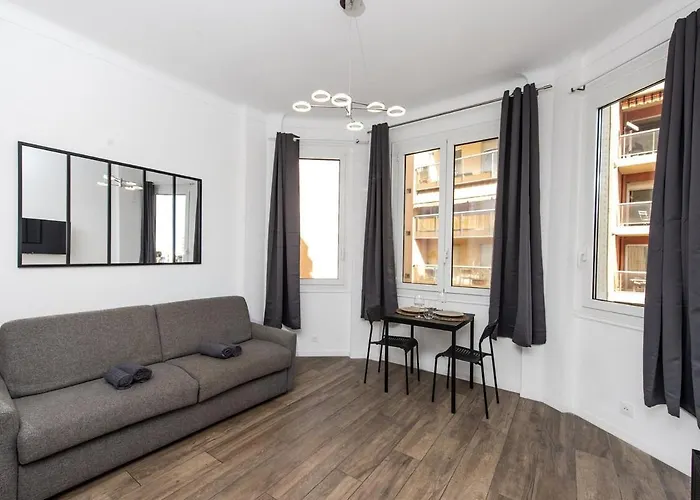 Palais Athenea アパート *