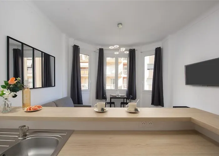 Apartment Palais Athenea *